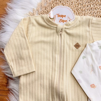 Kit 2 Macacões + Babador Bandana Safari e Canelado - Areia  e Off White